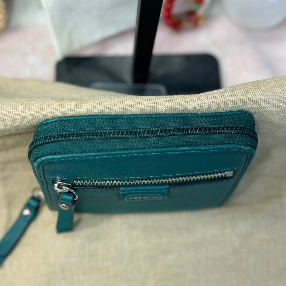 Coach Daisy Leather Medium Zip Around Wallet - Picture 3 of 9